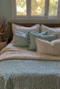 Read more about the article How to incorporate reversible quilts or coverlets into your bedding collection?