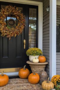 Read more about the article Stunning Fall Porch Decor: Top 5 Tips for a Welcoming Space