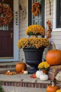 Read more about the article Stunning Fall Porch Decor Ideas for a Cozy Outdoor Space